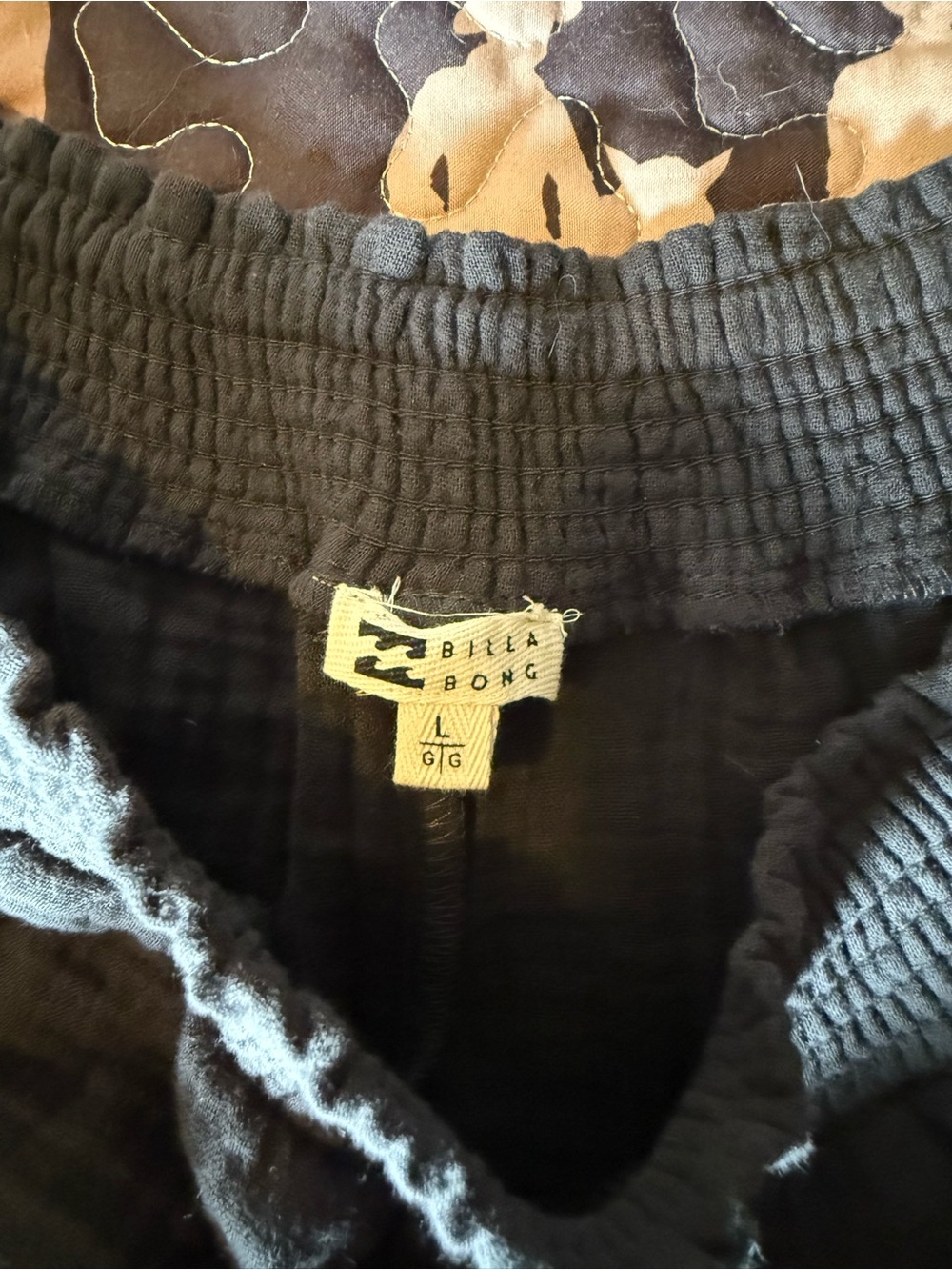 Billabong Shorts - Picture 3 of 4